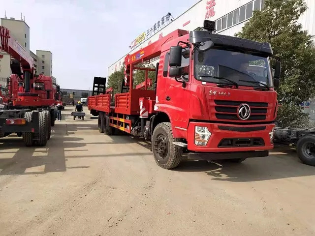 各噸位隨車吊廠家出售配置及報(bào)價(jià) 便宜處理