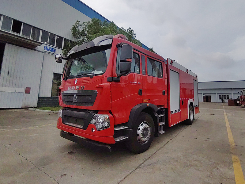 汕德卡牌 國(guó)六8噸單橋泡沫消防車(chē)